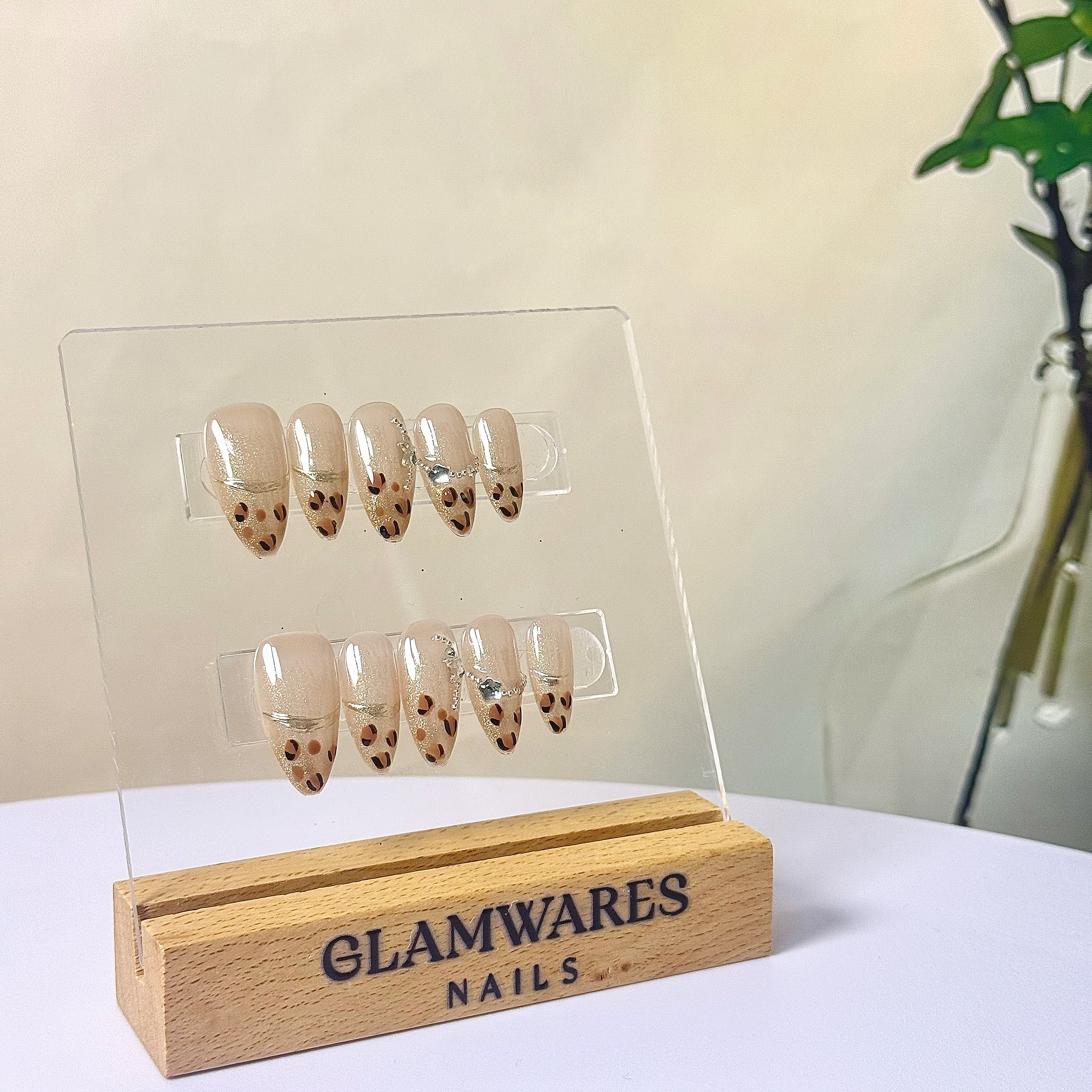 Golden Leopard Glow(Handmade)